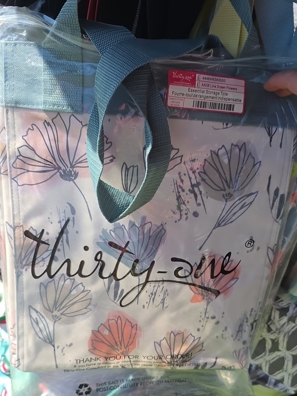 NEW Thirty-one Essential Storage Tote in line drawn flowers HARD TO FIND